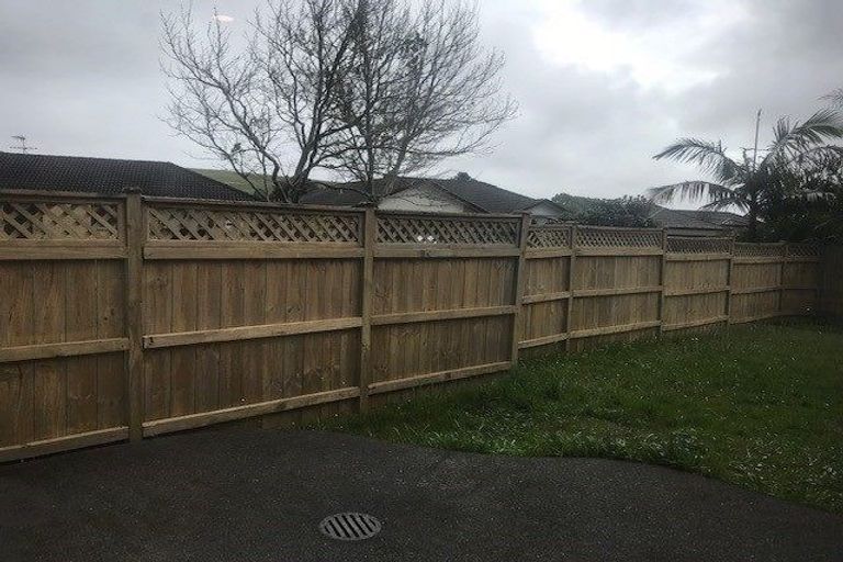 Photo of property in 1 Belcoo Crescent, East Tamaki, Auckland, 2013