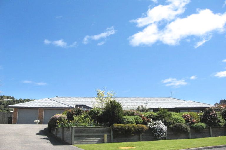 Photo of property in 2 Amoroa Place, Acacia Bay, Taupo, 3330