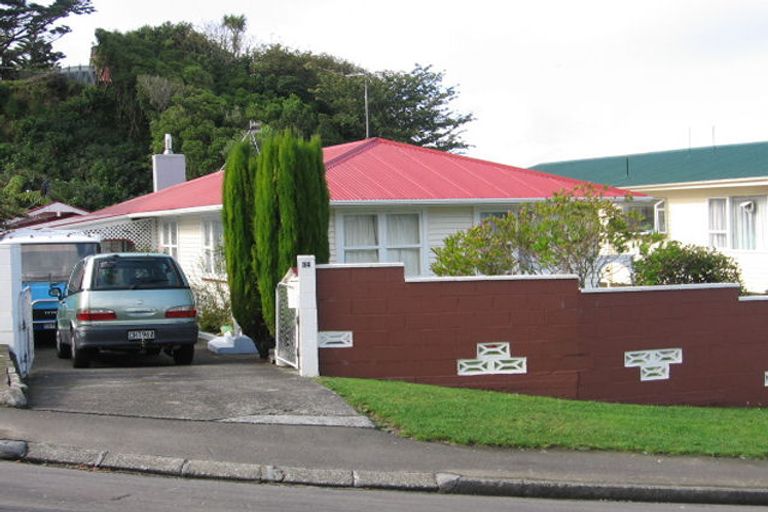 Photo of property in 34 Batchelor Street, Newlands, Wellington, 6037