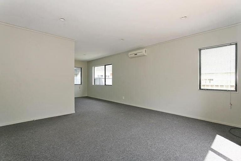 Photo of property in 1/37 Compton Crescent, Taita, Lower Hutt, 5011