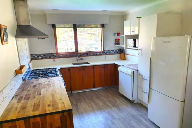 Photo of property in 73 Devon Street, Picton, 7220