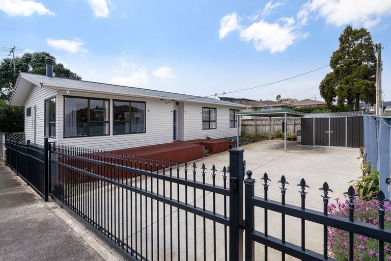 Photo of property in 9 Garelja Road, Henderson, Auckland, 0612