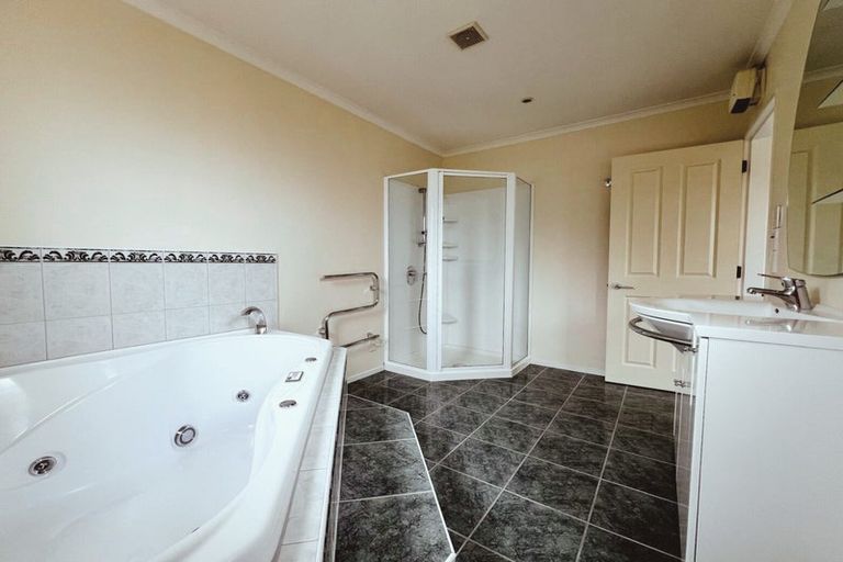 Photo of property in 24 Pendennis Point, Camborne, Porirua, 5026