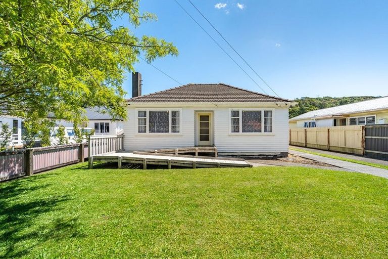 Photo of property in 73 Wellington Road, Wainuiomata, Lower Hutt, 5014