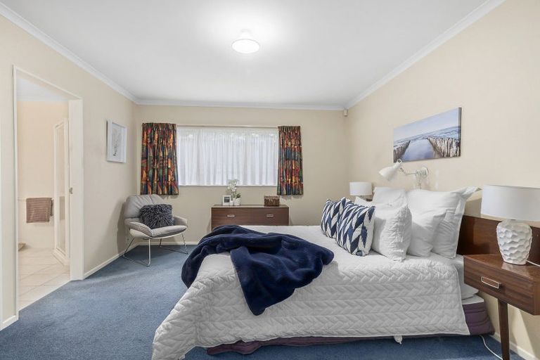 Photo of property in 139 Woodman Drive, Tawa, Wellington, 5028