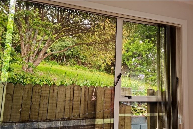 Photo of property in 15 Noeleen Street, Glenfield, Auckland, 0629