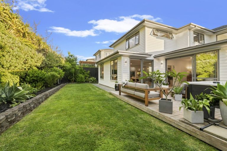 Photo of property in 16 Syd Grant Crescent, Orewa, 0931