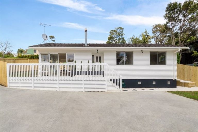 Photo of property in 31 Weatherly Road, Torbay, Auckland, 0630