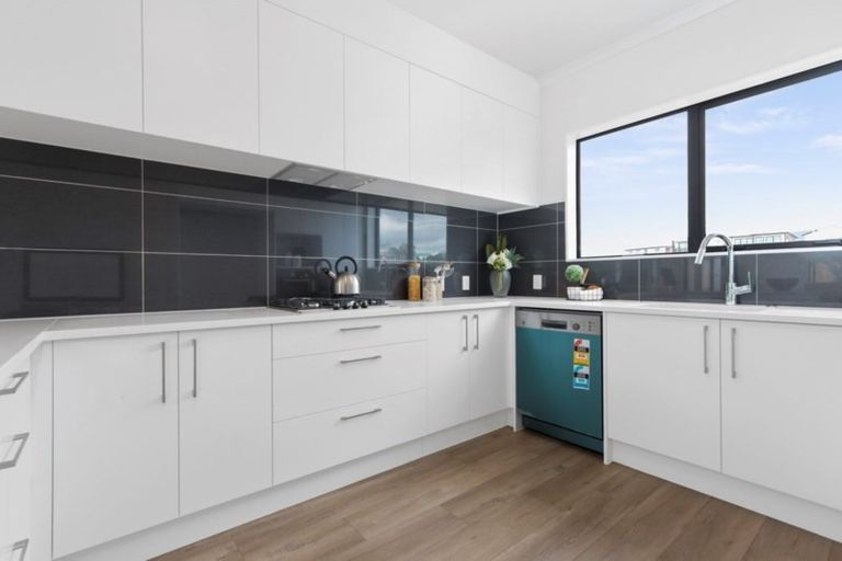 Photo of property in 10 Riroriro Road, Hobsonville, Auckland, 0616