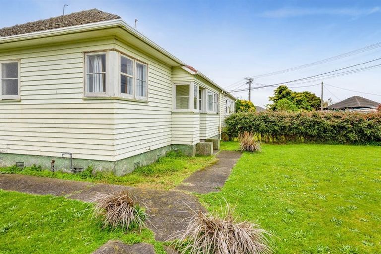 Photo of property in 210 South Road, Hawera, 4610