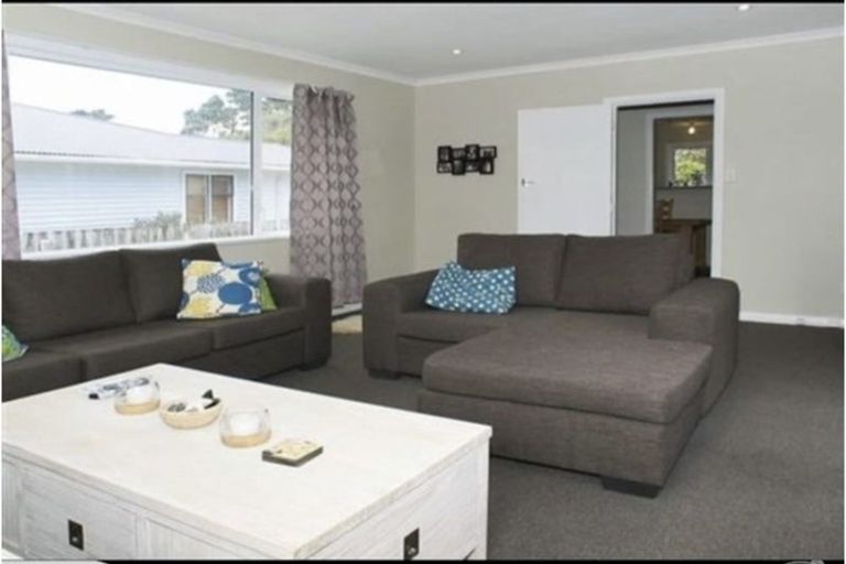 Photo of property in 106 Broderick Road, Johnsonville, Wellington, 6037