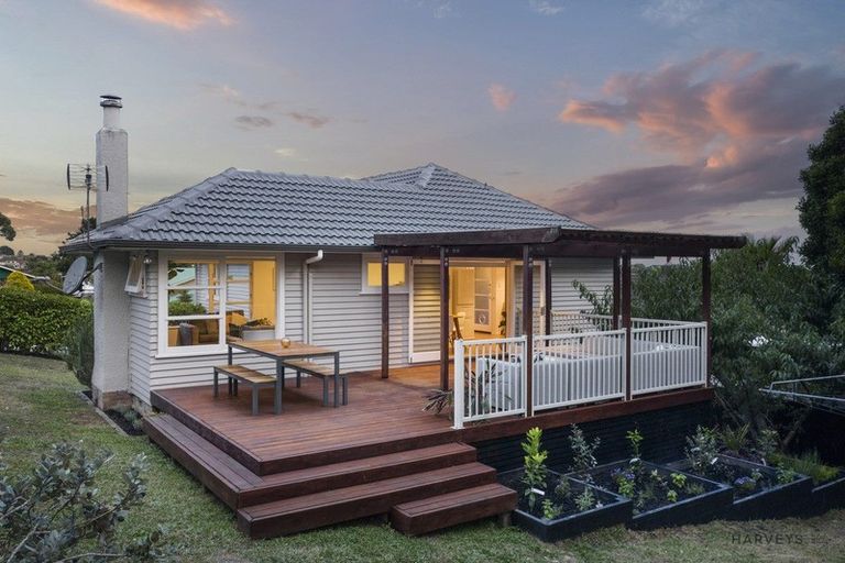 Photo of property in 18 Hilling Street, Titirangi, Auckland, 0604