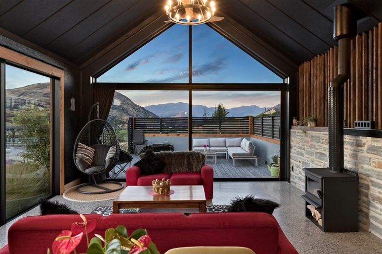 Photo of property in 11 Cunninghams Drive, Jacks Point, Queenstown, 9371