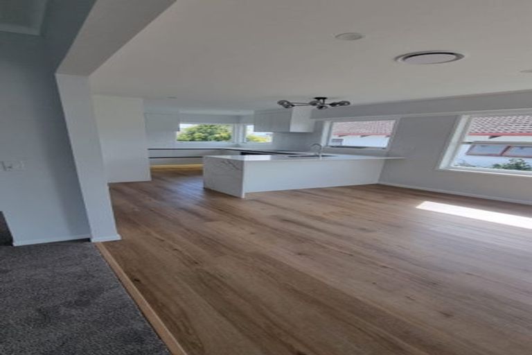 Photo of property in 4 Kerrymaria Place, Hillcrest, Auckland, 0627