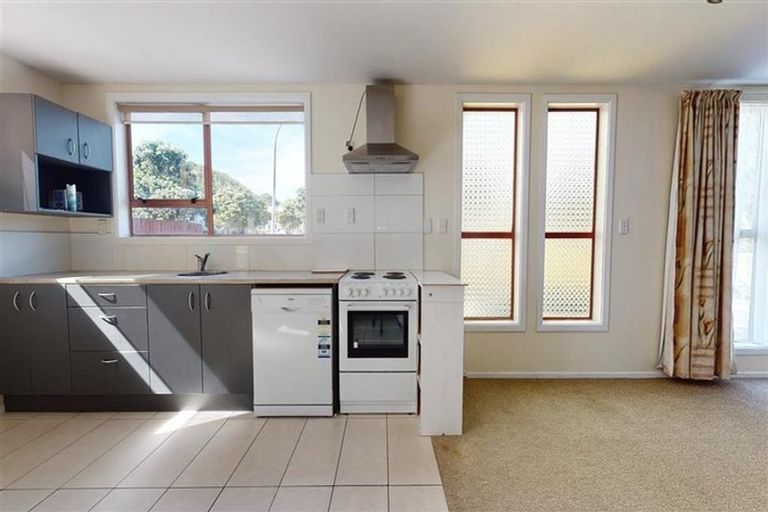 Photo of property in 109 Akaroa Drive, Maupuia, Wellington, 6022