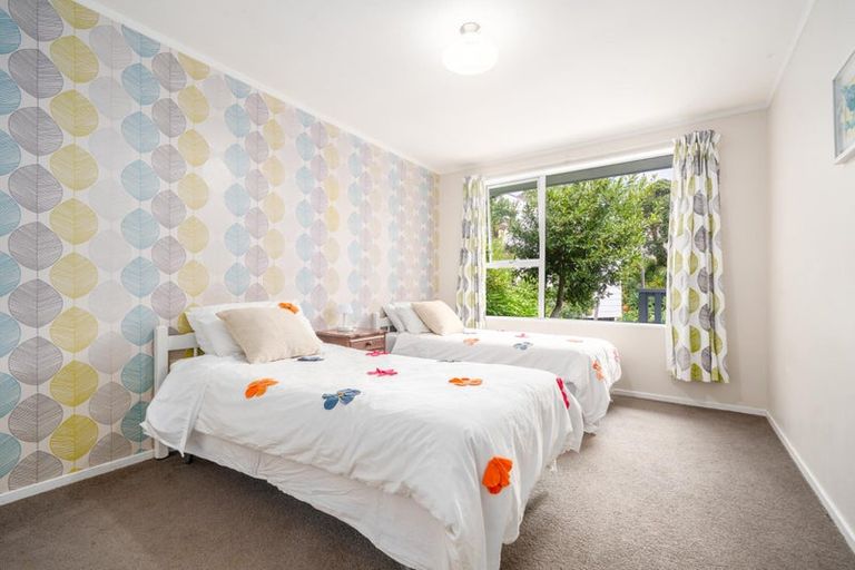 Photo of property in 4 Rokewa Way, Paparangi, Wellington, 6037