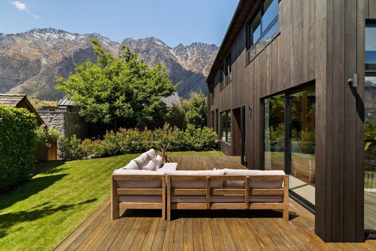 Photo of property in 12 Arran Lane, Jacks Point, Queenstown, 9371