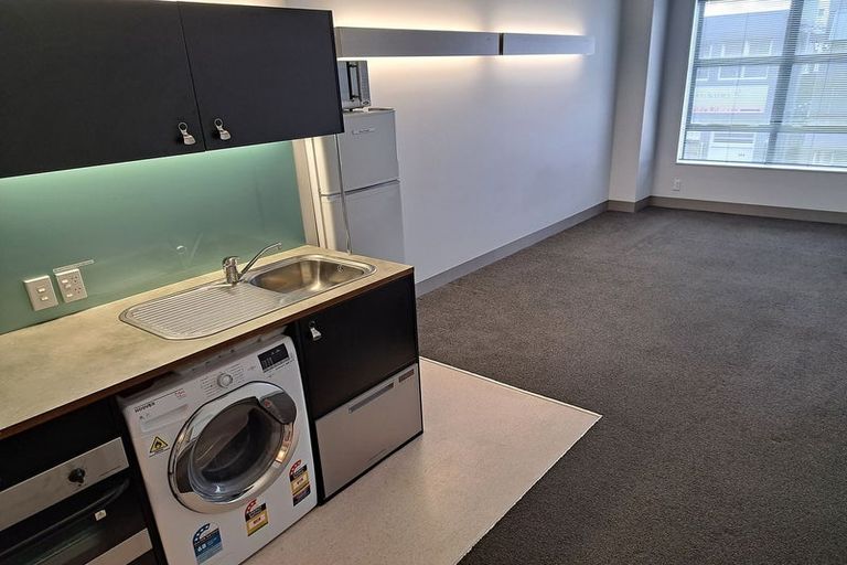 Photo of property in Urbane Apartments, 2/29 Webb Street, Mount Cook, Wellington, 6011