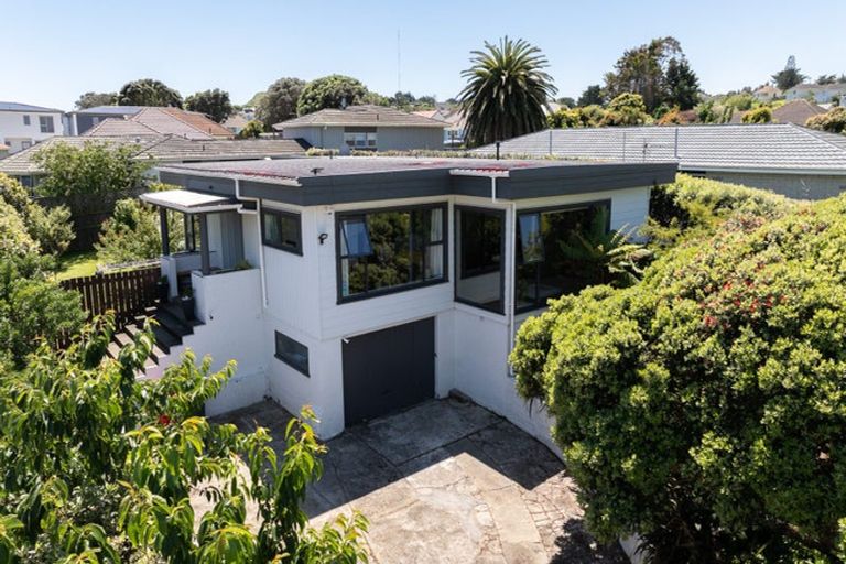 Photo of property in 40 Kapiti Crescent, Titahi Bay, Porirua, 5022