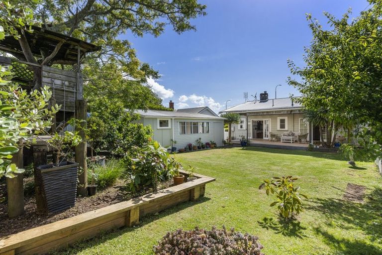 Photo of property in 16 Princes Street, Northcote Point, Auckland, 0627