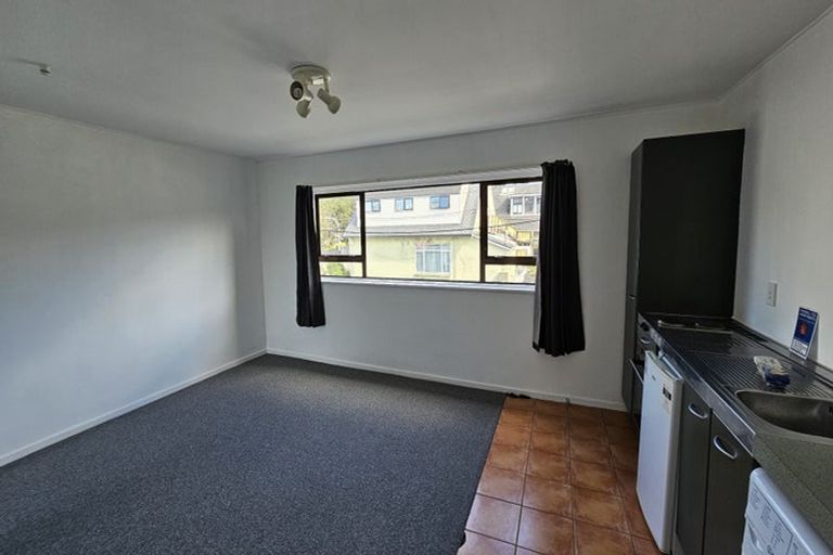 Photo of property in 4/52 Russell Terrace, Berhampore, Wellington, 6023