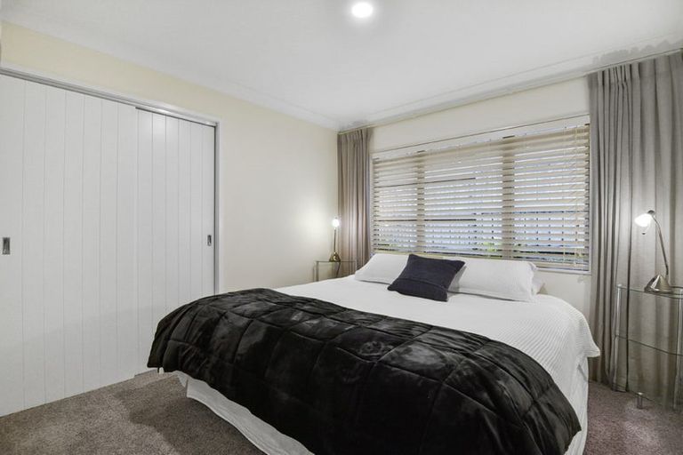 Photo of property in 160 Kittiwake Drive, Schnapper Rock, Auckland, 0632