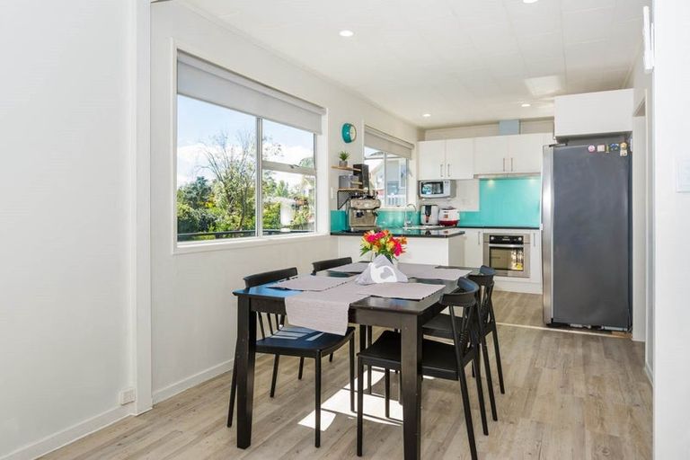 Photo of property in 47 Cockayne Crescent, Sunnynook, Auckland, 0620
