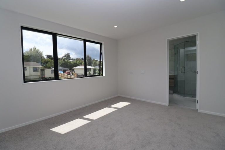 Photo of property in 127a Oreil Avenue, West Harbour, Auckland, 0618