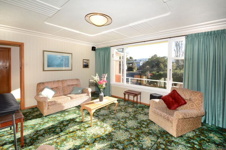Photo of property in 11 Hellyer Street, Macandrew Bay, Dunedin, 9014