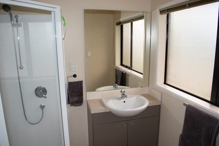 Photo of property in 18 Seamount Drive, Red Beach, 0932