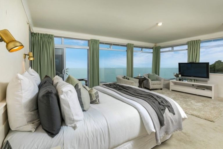 Photo of property in 116a Vauxhall Road, Narrow Neck, Auckland, 0624