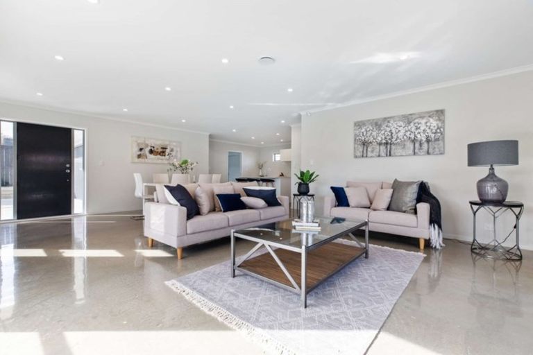 Photo of property in 30 Orchard Rise, Rosehill, Papakura, 2113