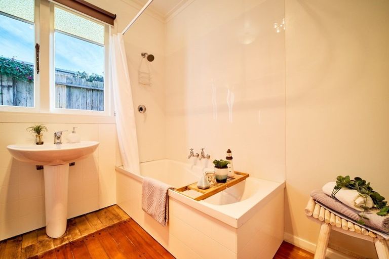 Photo of property in 18 Ngaio Street, Otaki Beach, Otaki, 5512