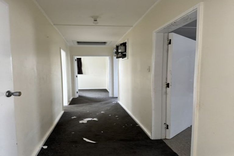 Photo of property in 95 Moorefield Road, Johnsonville, Wellington, 6037