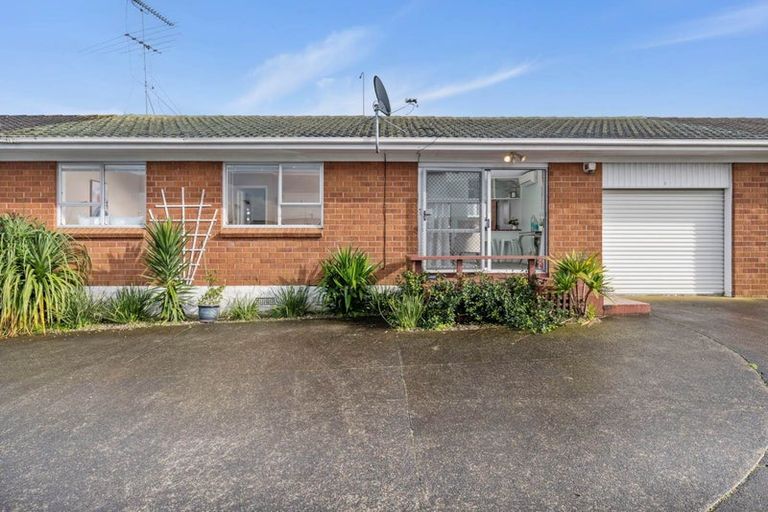Photo of property in 2/93 Panama Road, Mount Wellington, Auckland, 1062