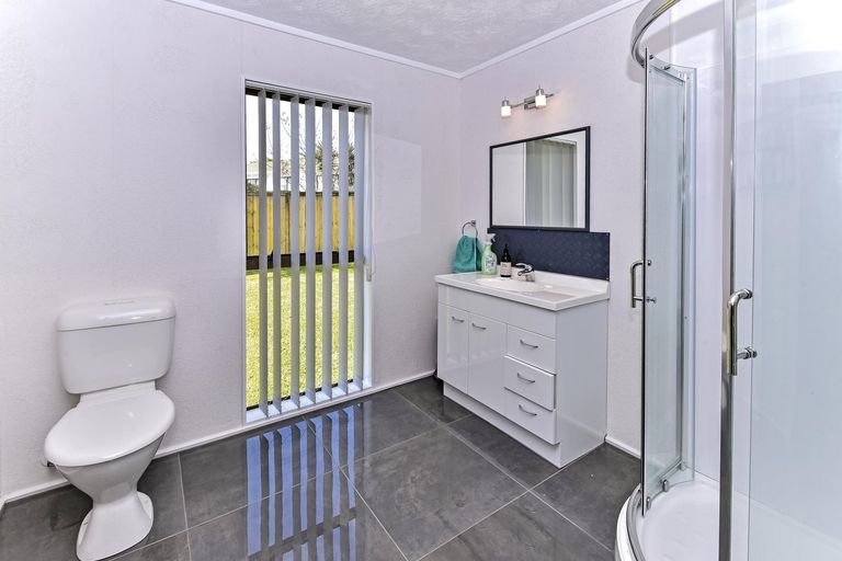 Photo of property in 17 Gleneagles Grove, Wattle Downs, Auckland, 2103