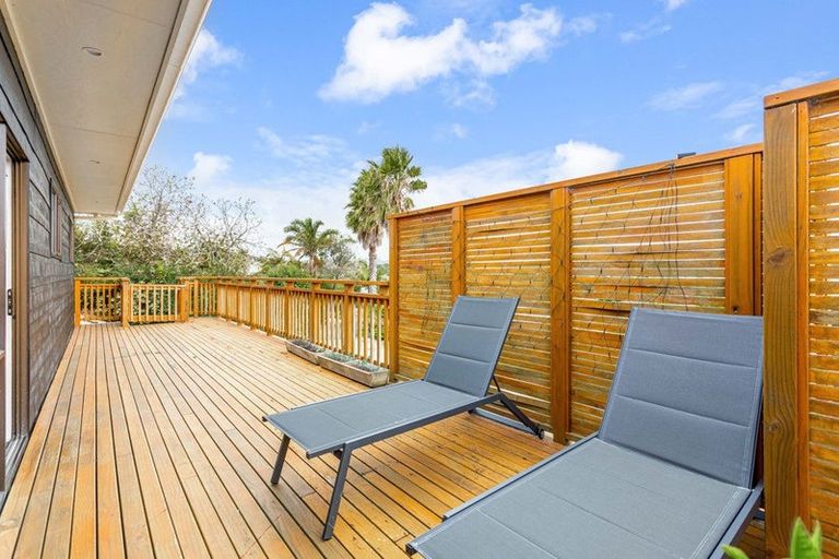 Photo of property in 15 Jelas Road, Red Beach, 0932