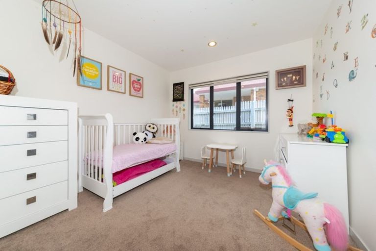 Photo of property in 16a Waione Avenue, Te Atatu Peninsula, Auckland, 0610