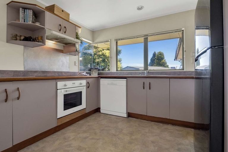 Photo of property in 14 Bronte Place, Owhata, Rotorua, 3010