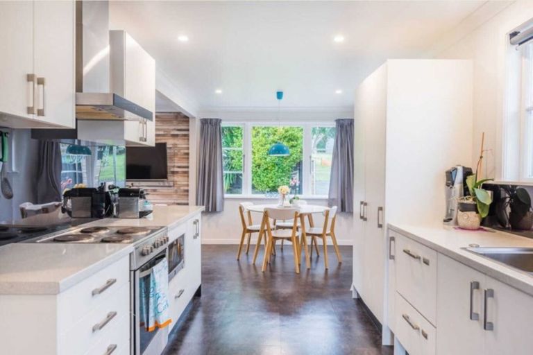 Photo of property in 9 Aorangi Road, Paraparaumu, 5032