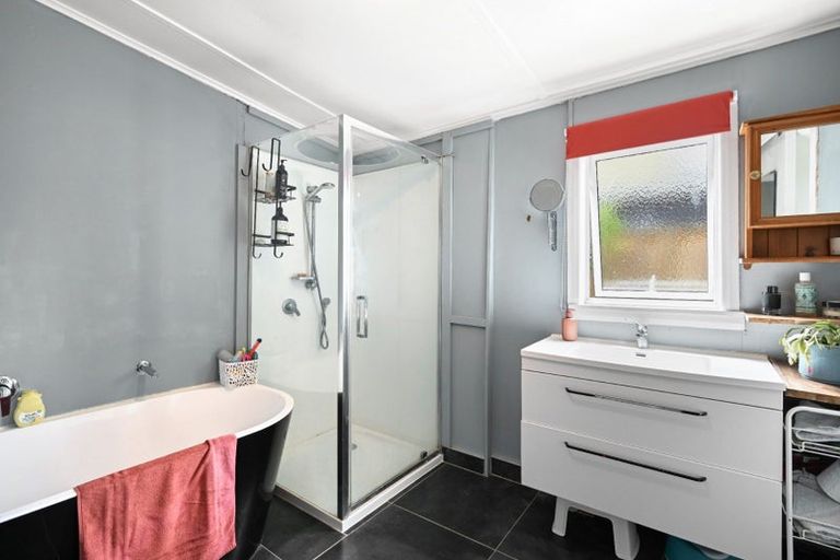 Photo of property in 35 Oxford Street, Fairfield, Hamilton, 3214