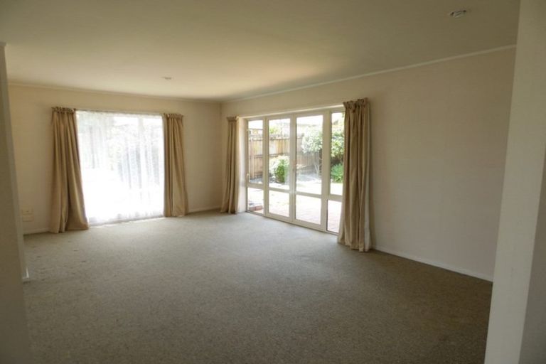 Photo of property in 72 Kingdale Road, Henderson, Auckland, 0610