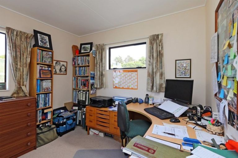 Photo of property in 1 Mchardy Place, Glenfield, Auckland, 0627