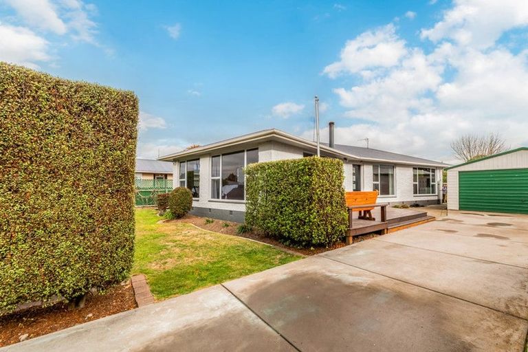 Photo of property in 20 Inwoods Road, Parklands, Christchurch, 8083