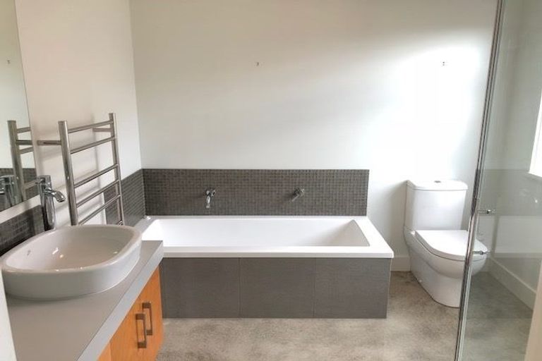 Photo of property in 19 Waitaha Place, Clive, 4102