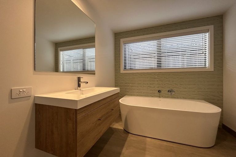 Photo of property in 45 Shepherd Road, Jacks Point, Queenstown, 9371