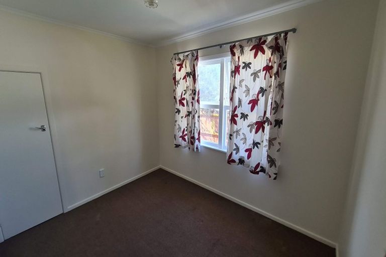 Photo of property in 6 Longburn Road, Henderson, Auckland, 0610