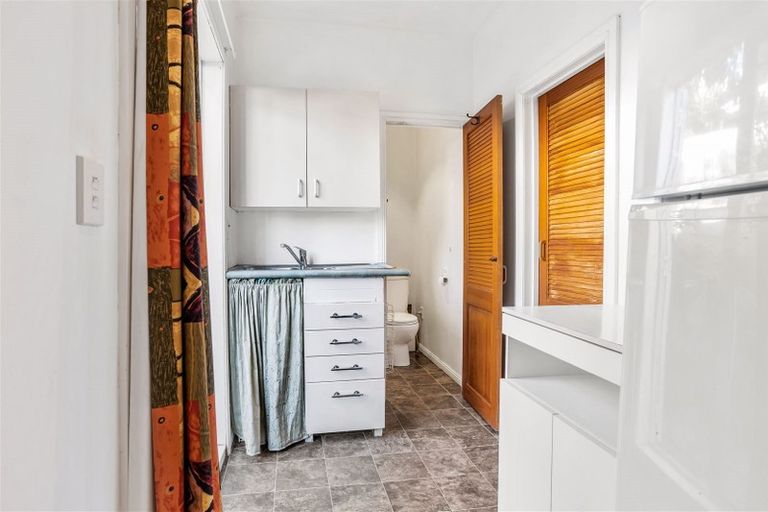 Photo of property in 18 Kearney Place, Massey, Auckland, 0614