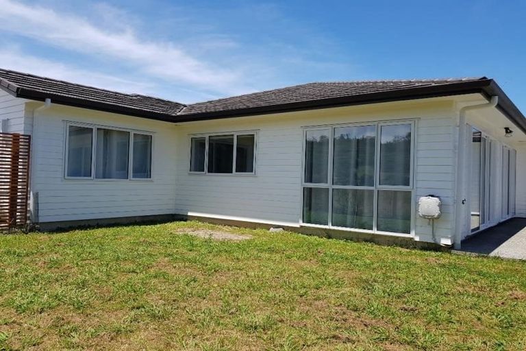 Photo of property in 9 Josh Road, Huapai, Kumeu, 0810