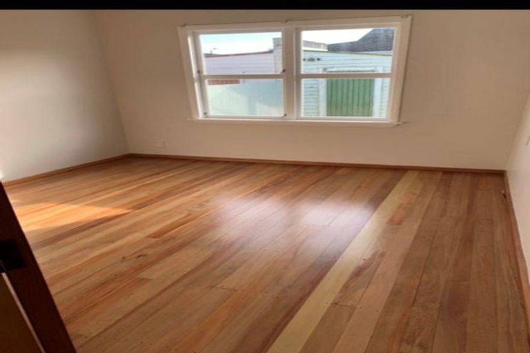 Photo of property in 1 Huia Place, Levin, 5510